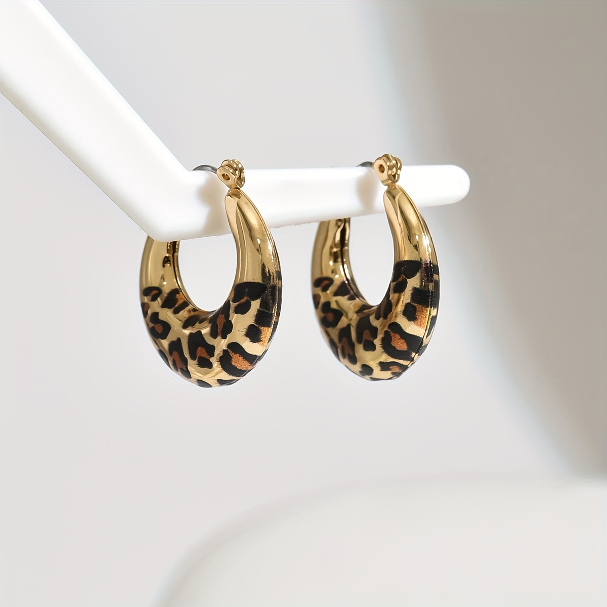 Vintage Style Leopard Print Hoop Earrings - Stylish Accessory